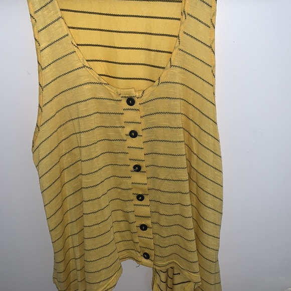 [M]👚UO flowy tank top - Picture 5 of 6